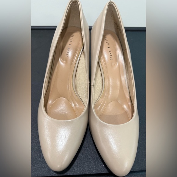 Kelly & Katie Cream Heels Neutral Officewear Party Minimalist Semi Formal - Picture 5 of 7